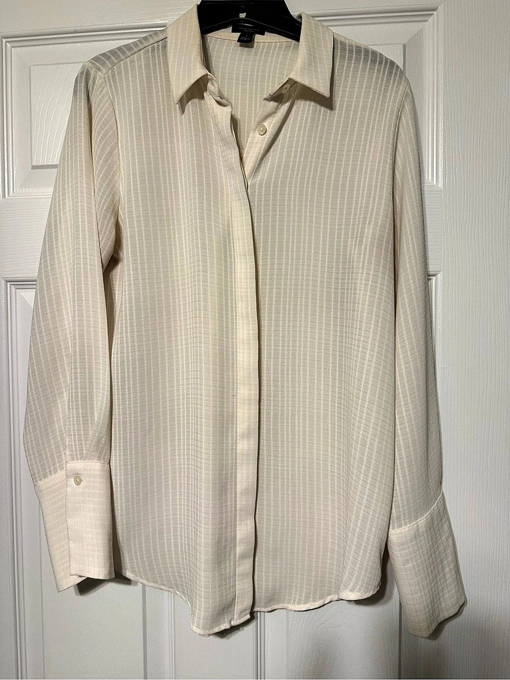 Ann Taylor Factory Striped Button Down Shirt in Cream Size Small Like New